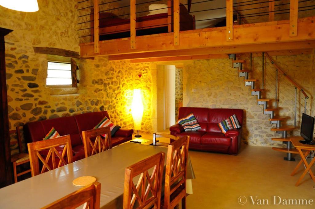 Gites Du Domaine Des Dames Vallon-Pont-d'Arc Exterior photo