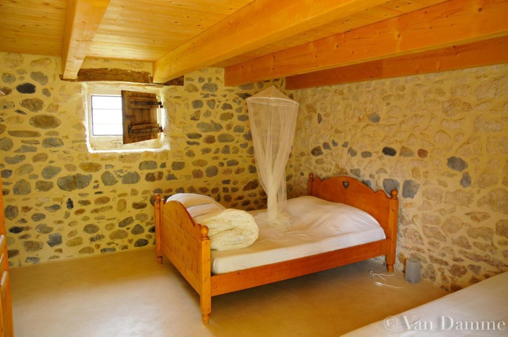 Gites Du Domaine Des Dames Vallon-Pont-d'Arc Exterior photo