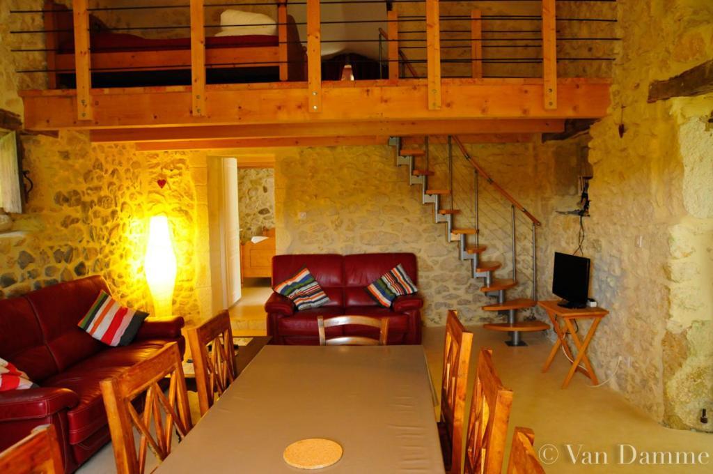 Gites Du Domaine Des Dames Vallon-Pont-d'Arc Exterior photo
