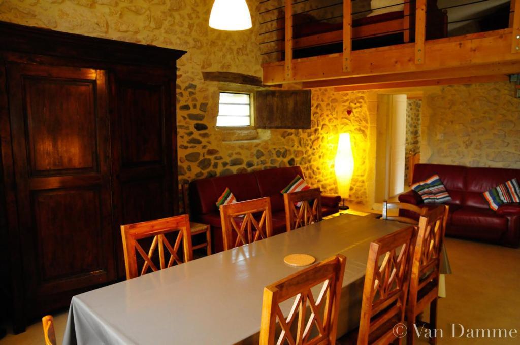 Gites Du Domaine Des Dames Vallon-Pont-d'Arc Exterior photo