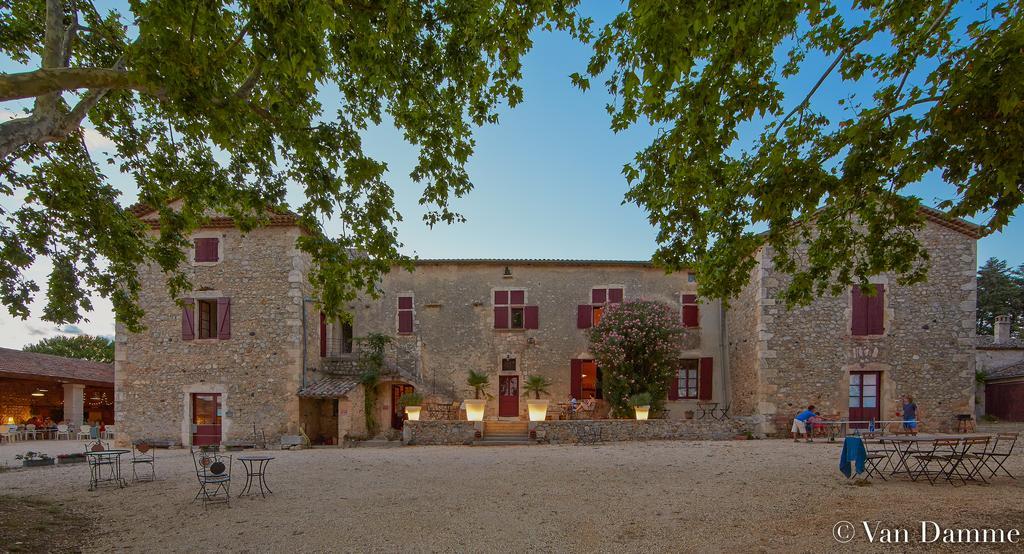 Gites Du Domaine Des Dames Vallon-Pont-d'Arc Exterior photo