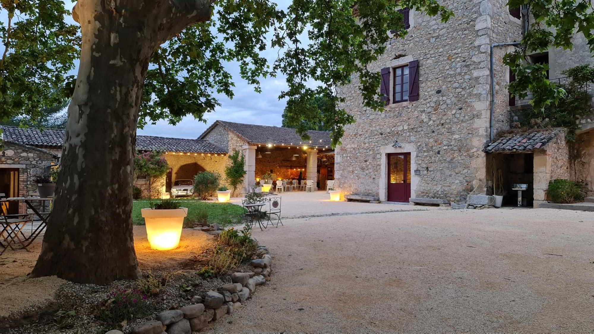 Gites Du Domaine Des Dames Vallon-Pont-d'Arc Exterior photo