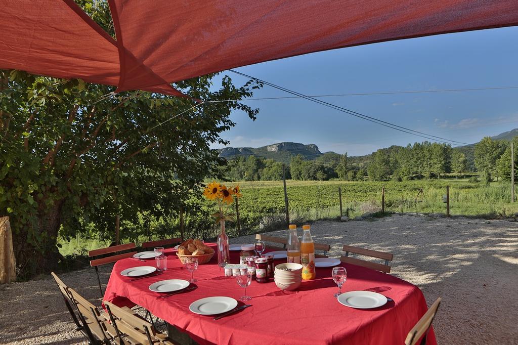 Gites Du Domaine Des Dames Vallon-Pont-d'Arc Exterior photo