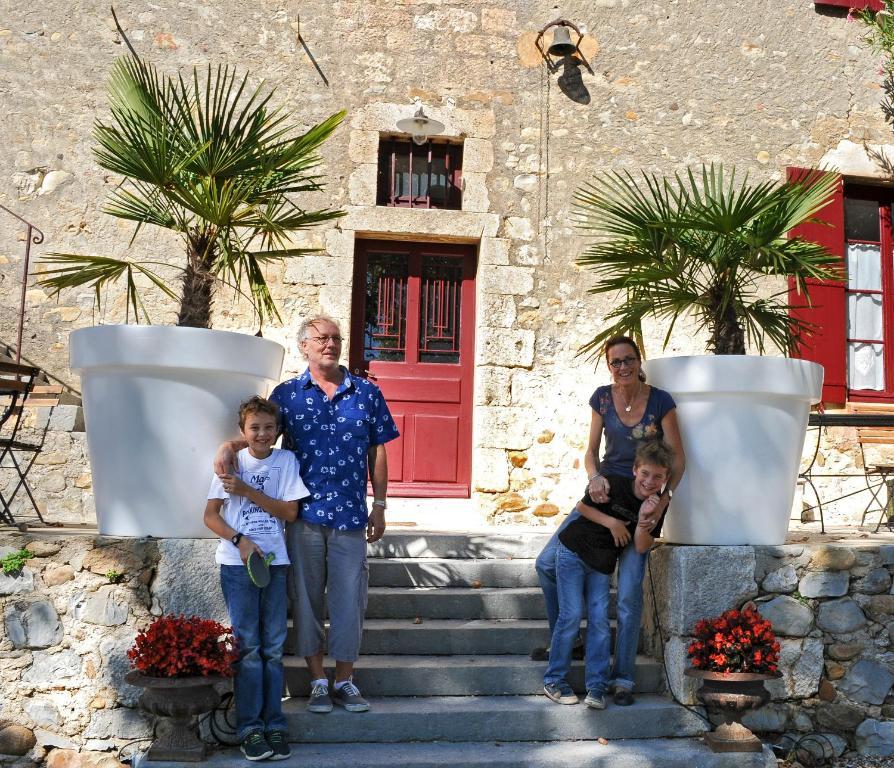 Gites Du Domaine Des Dames Vallon-Pont-d'Arc Exterior photo