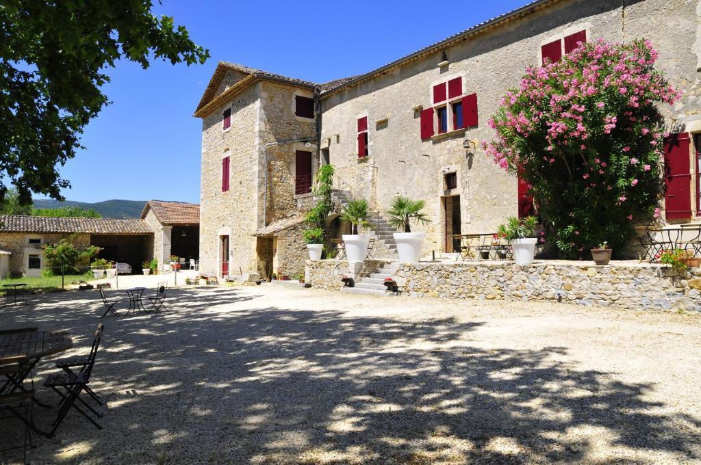 Gites Du Domaine Des Dames Vallon-Pont-d'Arc Room photo