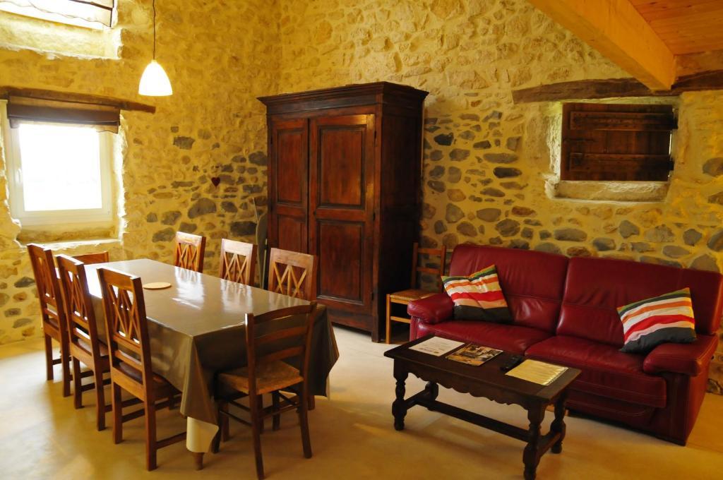 Gites Du Domaine Des Dames Vallon-Pont-d'Arc Exterior photo