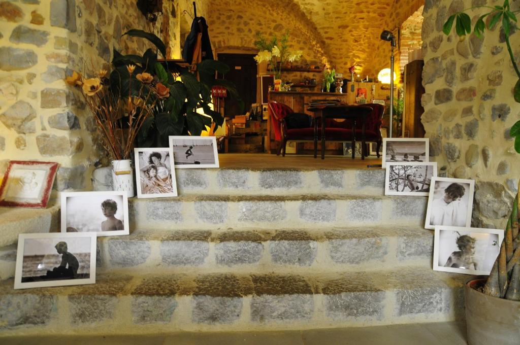 Gites Du Domaine Des Dames Vallon-Pont-d'Arc Exterior photo